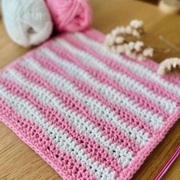 striped wavy pink and white crochet washcloth